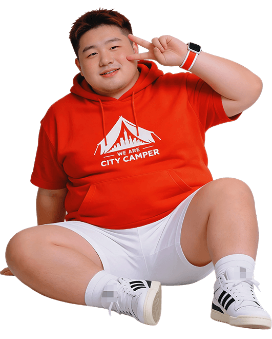 雷予乐的角色立绘：红色卫衣的胖男生